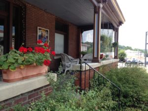 The extended stay suite at Artists' Abbey is a complete facility for overnight guests and weekly accommodations at the Artists' Abbey at Appalachian Abbey in the heart of the Artist Colony, better known as Art COZ in the downtown of Zanesville, OH.